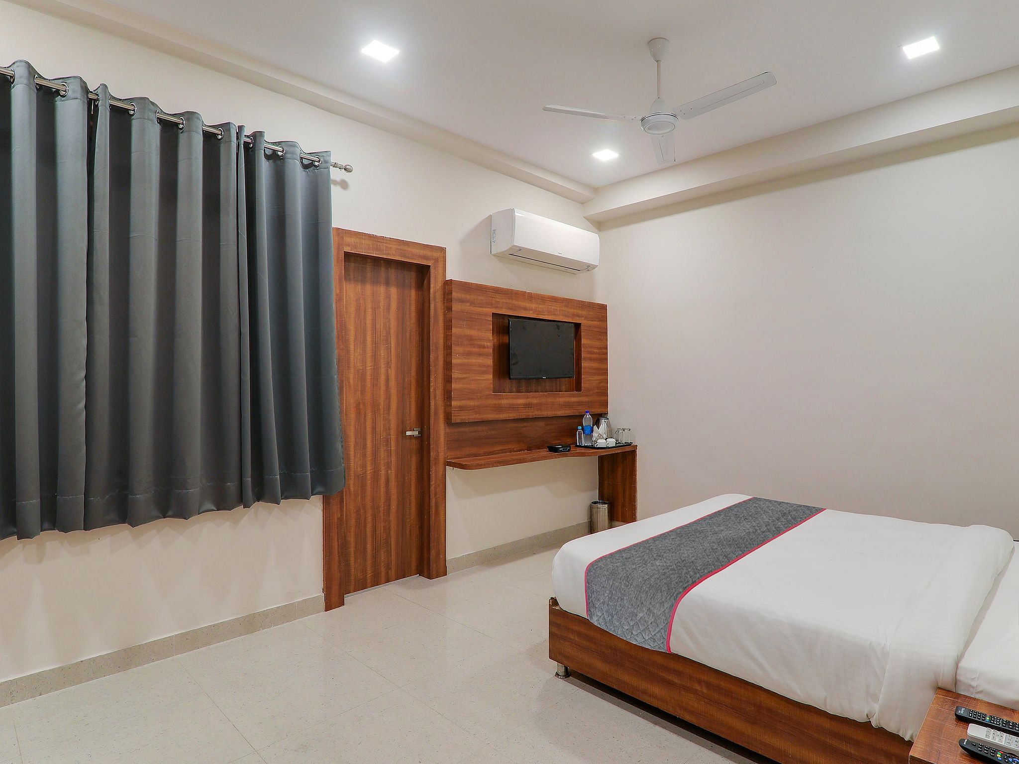 Super Townhouse Majestic Hotel Near Phoenix Palassio Classic 11