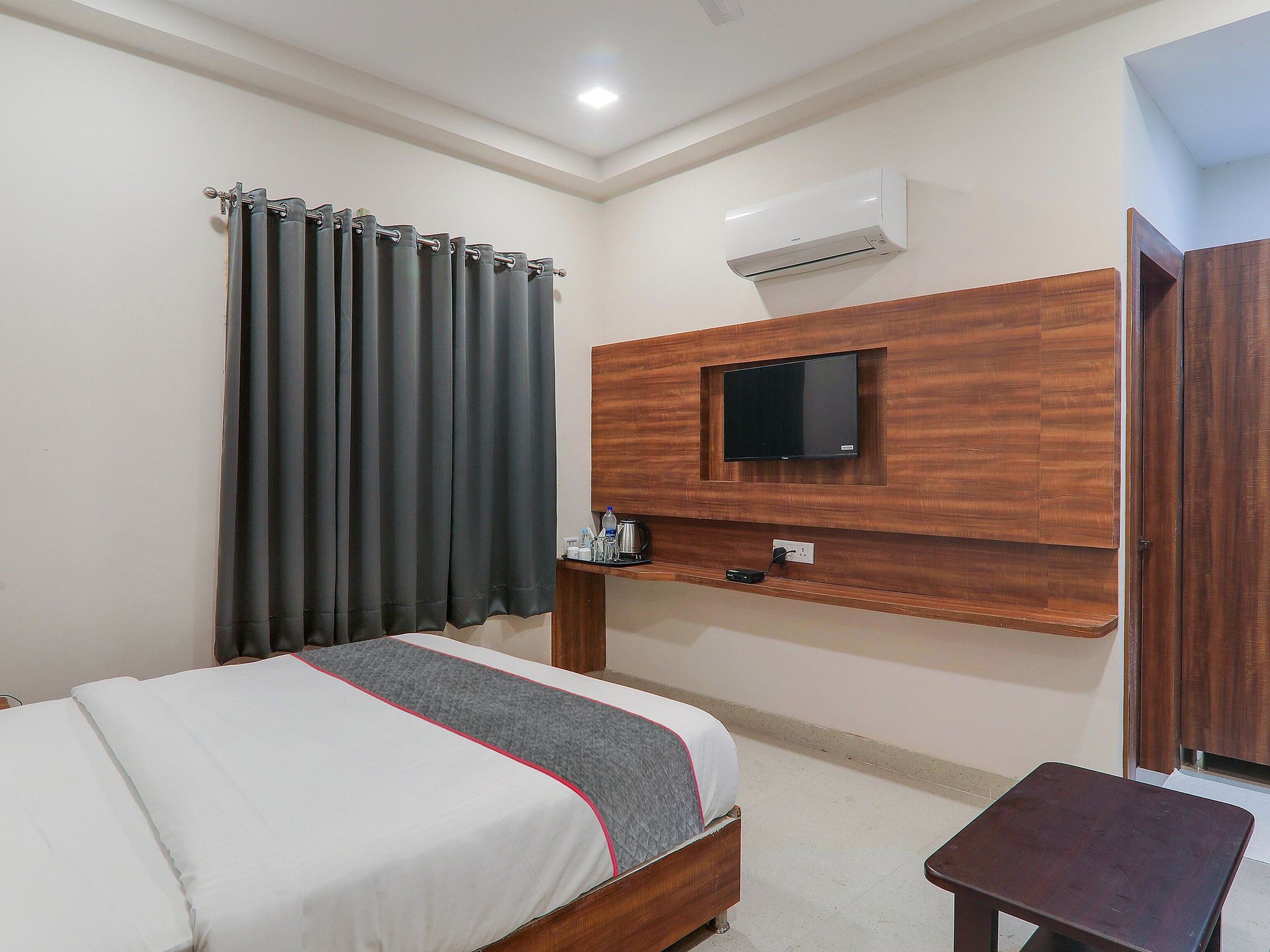 Super Townhouse Majestic Hotel Near Phoenix Palassio Classic 9