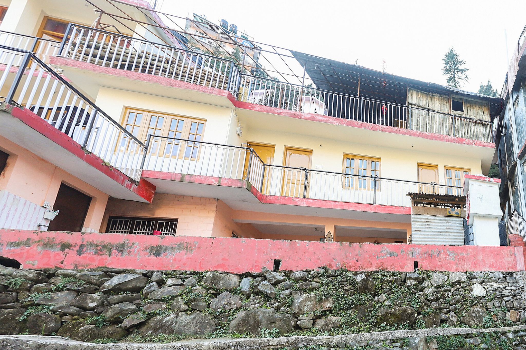 Hotel O Bhagsu Fall Homestay