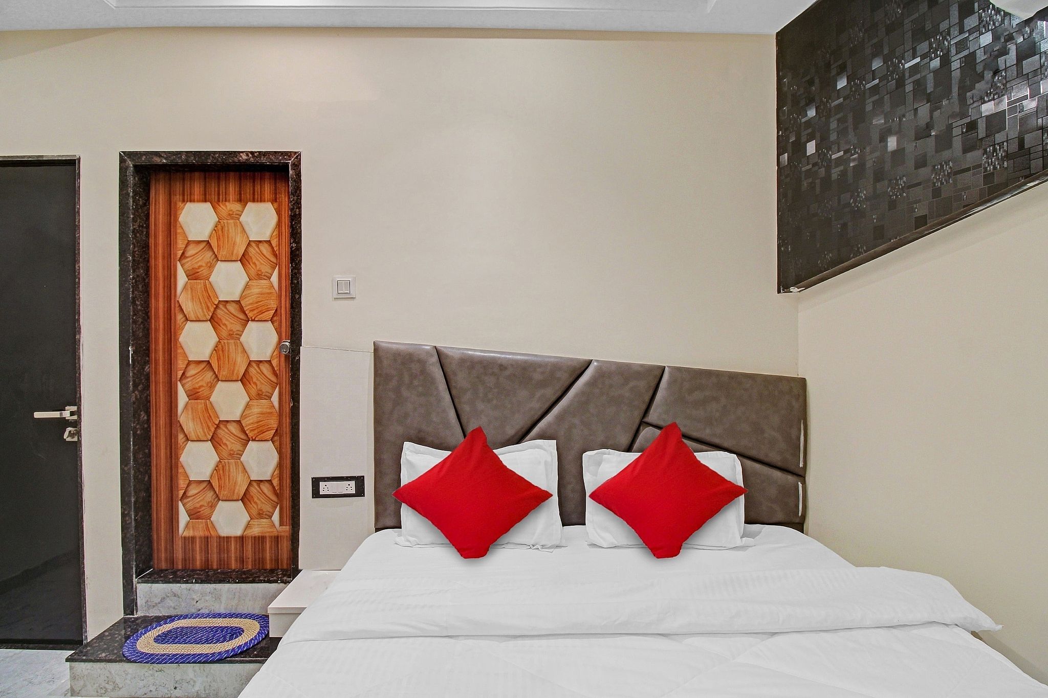 Hotel O S R Guest House Classic 13