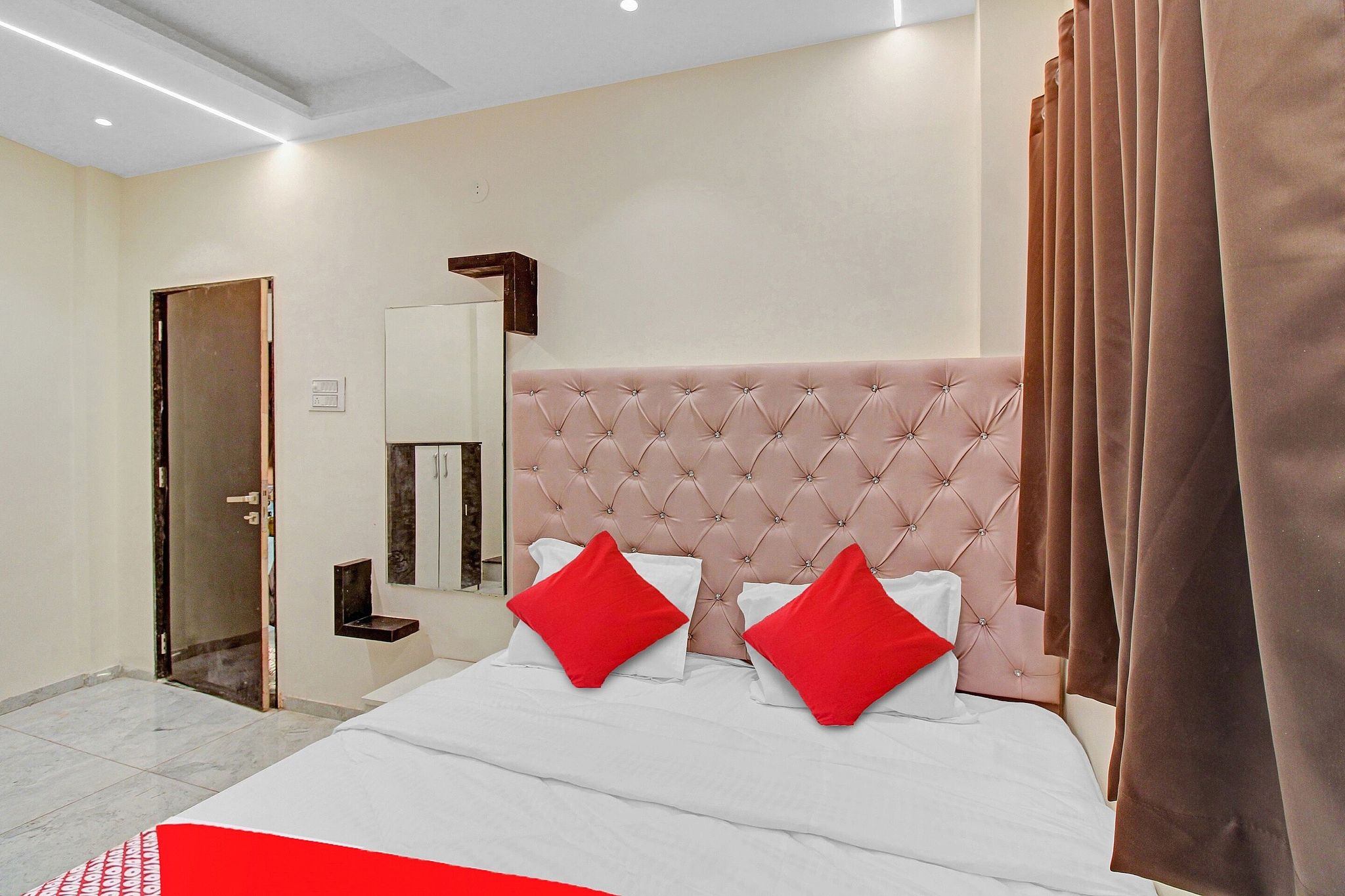 Hotel O S R Guest House Classic 8