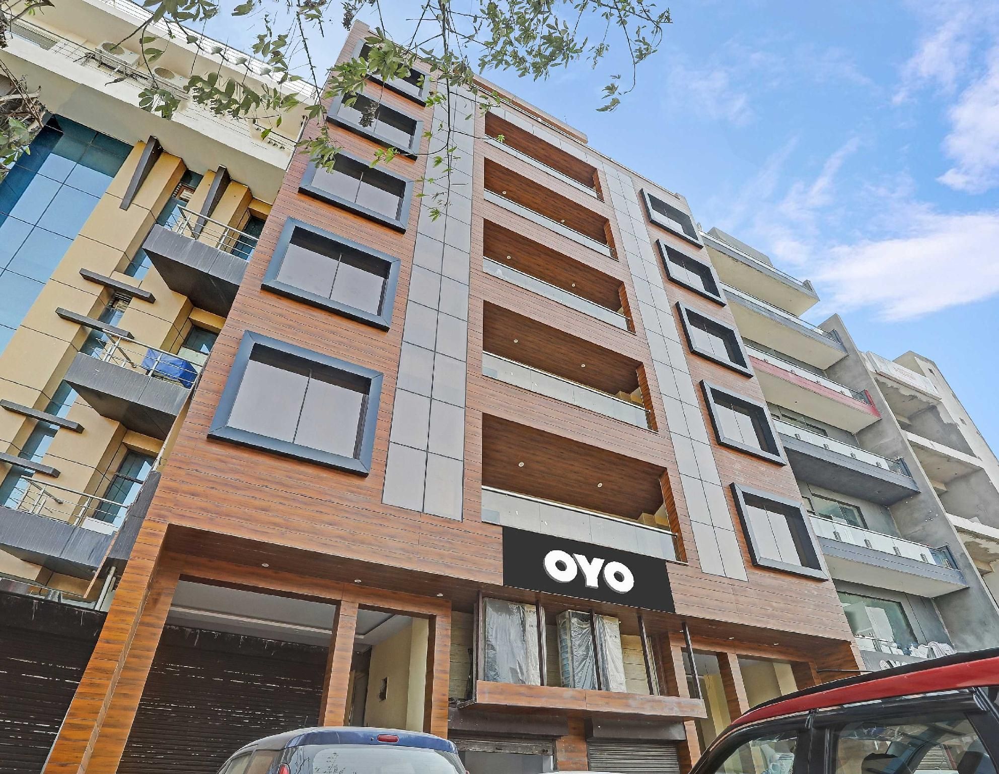 Capital O Mt Corporate Stays Near Iskcon Temple Noida