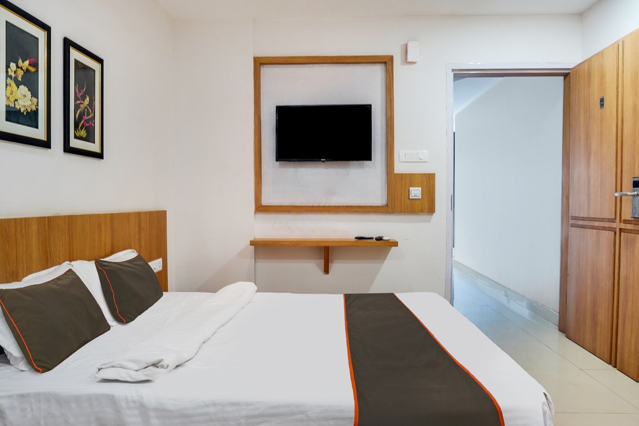 Hotel O Raipur Classic 8