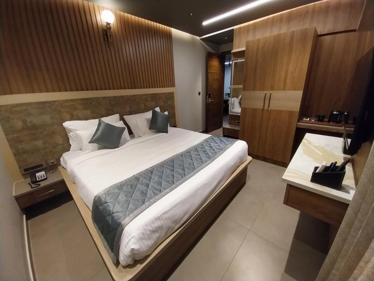 1 BHK shared flat with private room