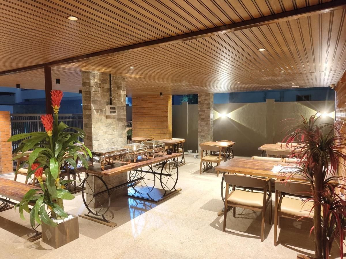 Food & Dining