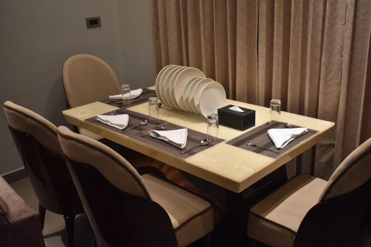 Food & Dining