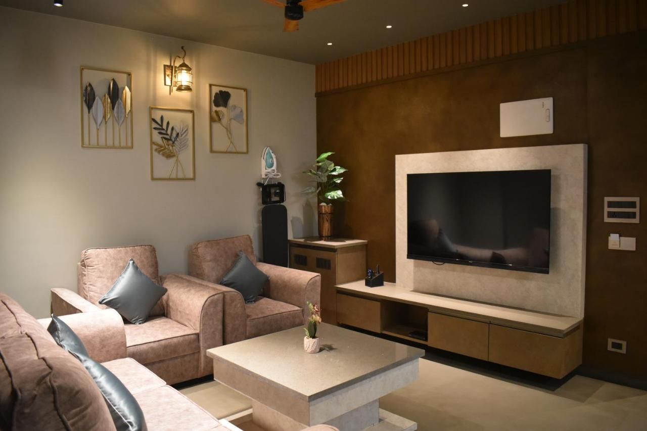 1 BHK shared flat with private room