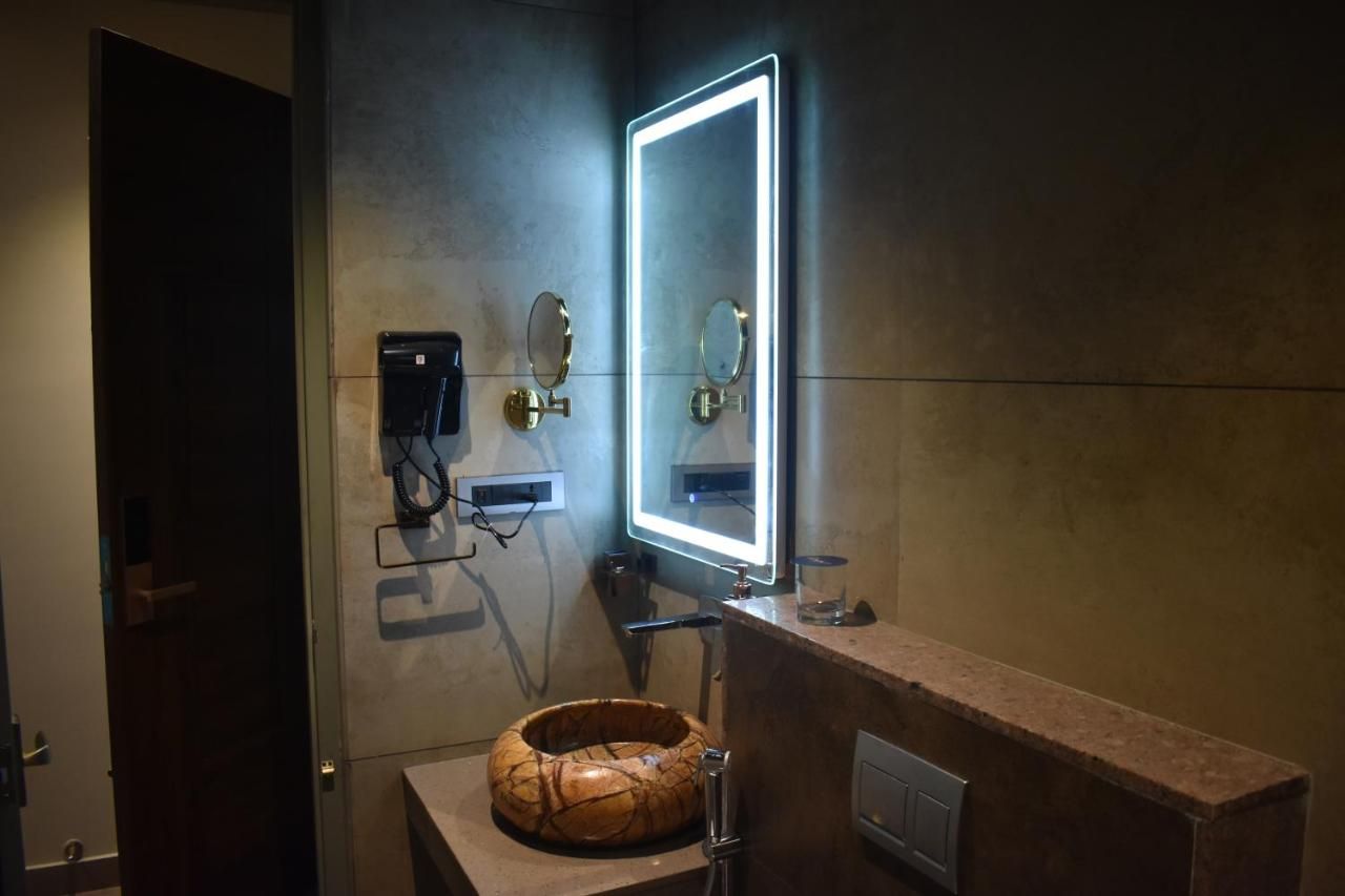 1 BHK shared flat with private room
