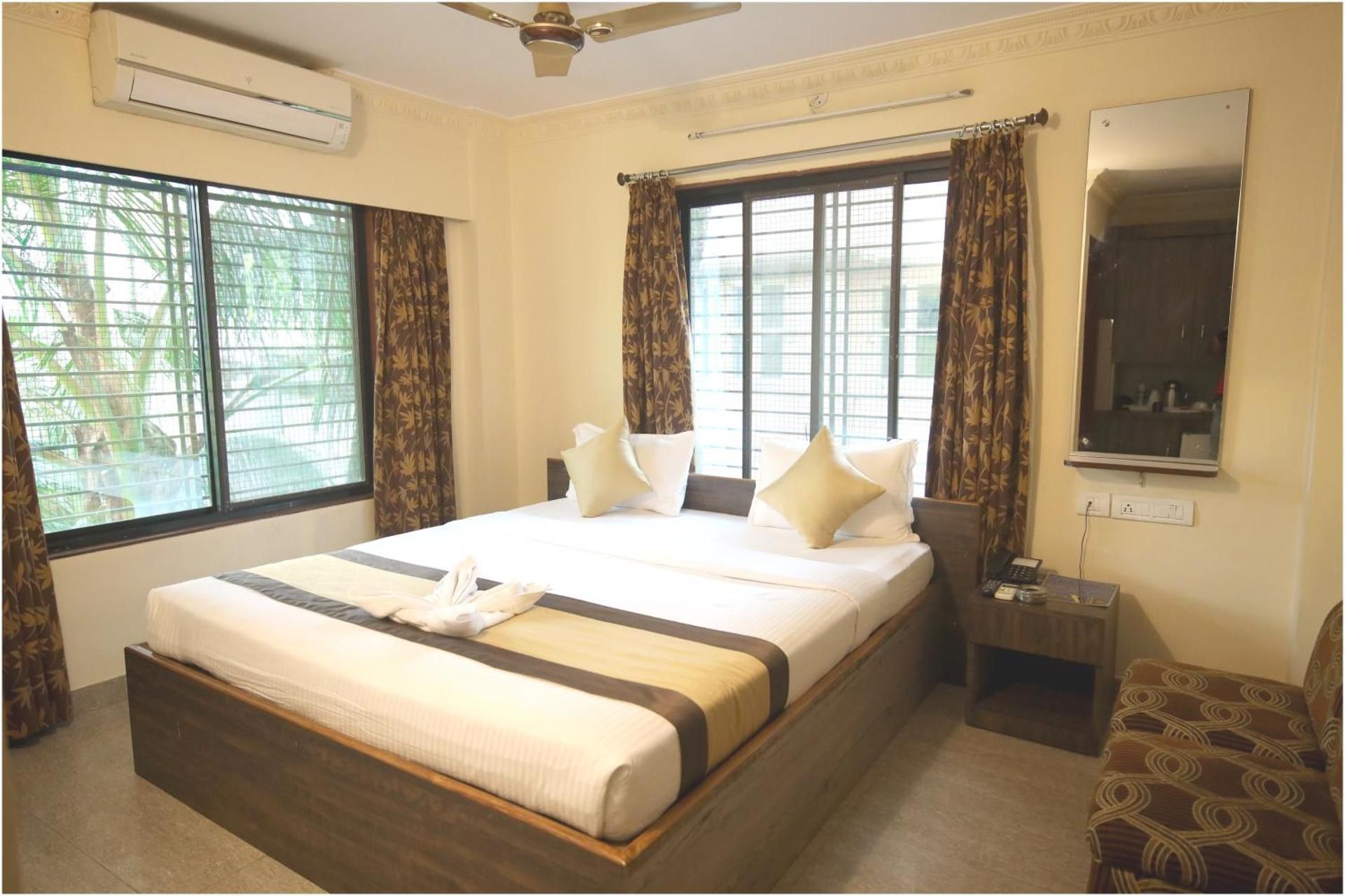 Apples Balaji Inn Comfort Deluxe AC Room 10