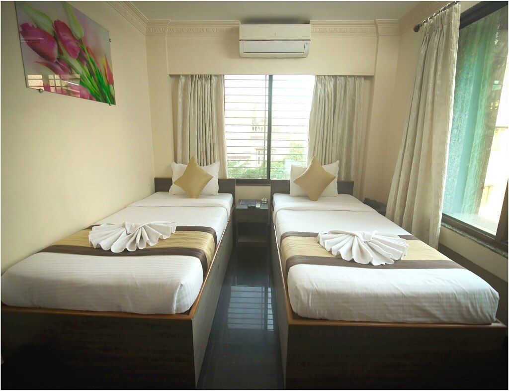 Apples Balaji Inn Comfort Deluxe AC Room 6