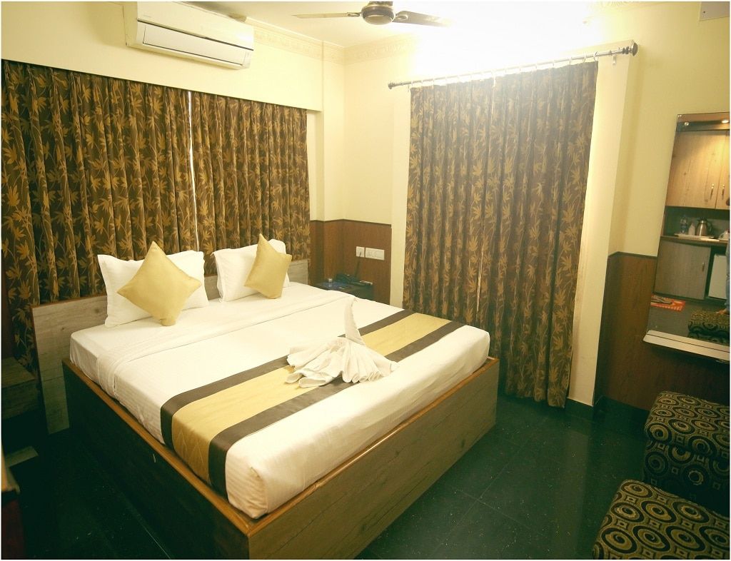 Apples Balaji Inn Comfort Deluxe AC Room 8
