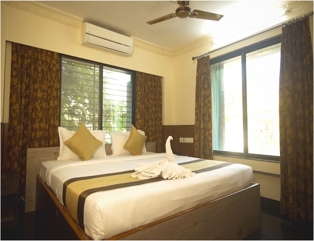 Apples Balaji Inn Comfort Deluxe AC Room 2