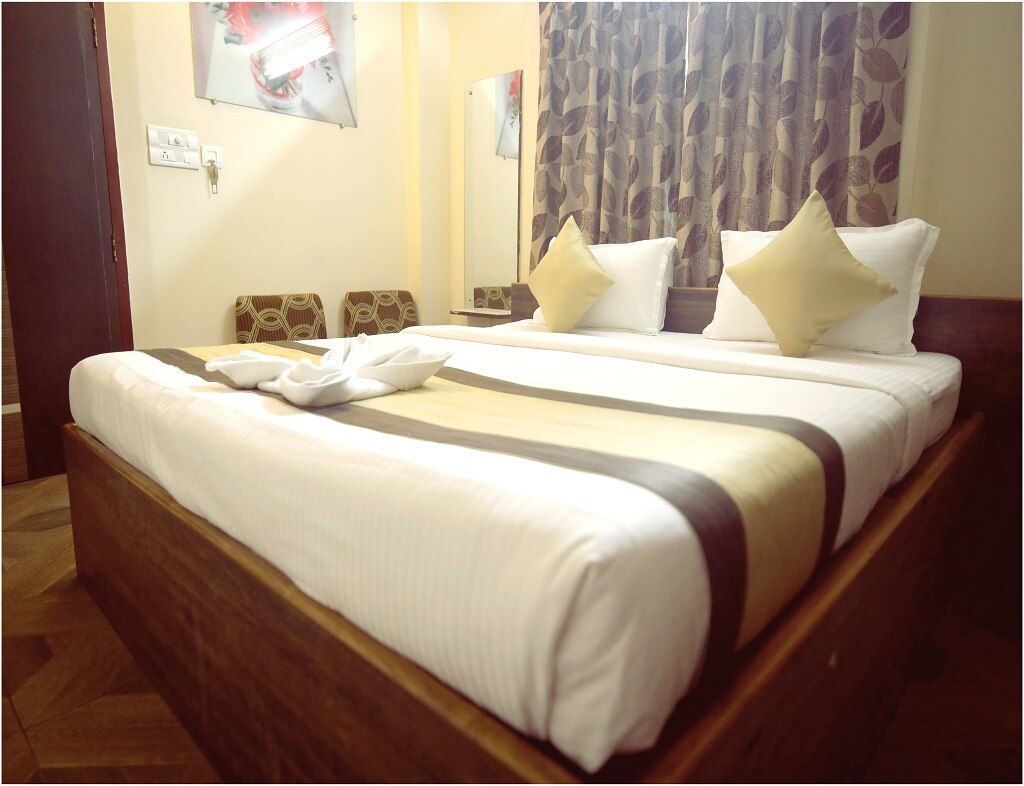 Apples Balaji Inn Comfort Deluxe AC Room 7