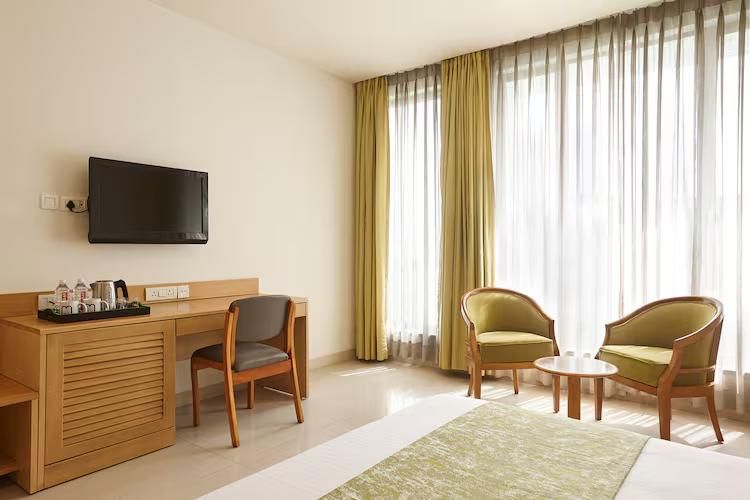 Monday Hotels Mahape Deluxe Room 6