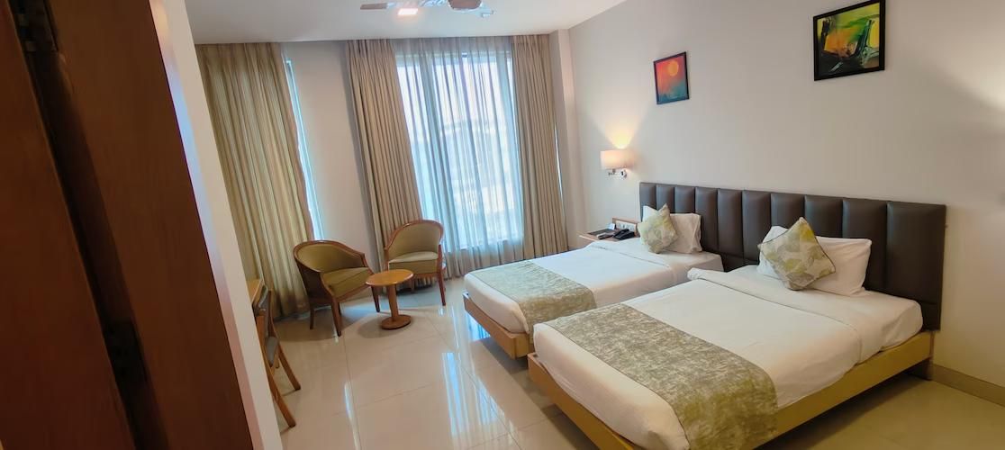 Monday Hotels Mahape Deluxe Room 2