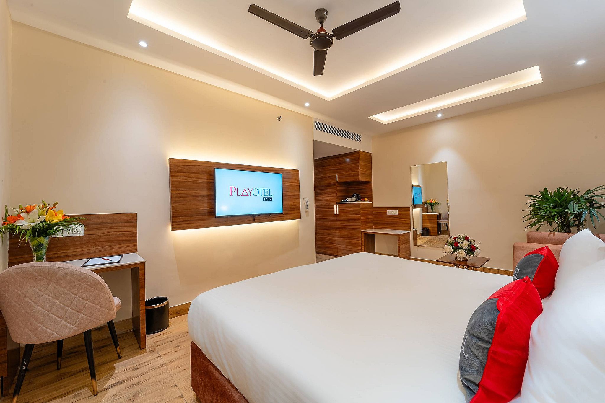 PLAY DELUXE DOUBLE OR TWIN ROOM