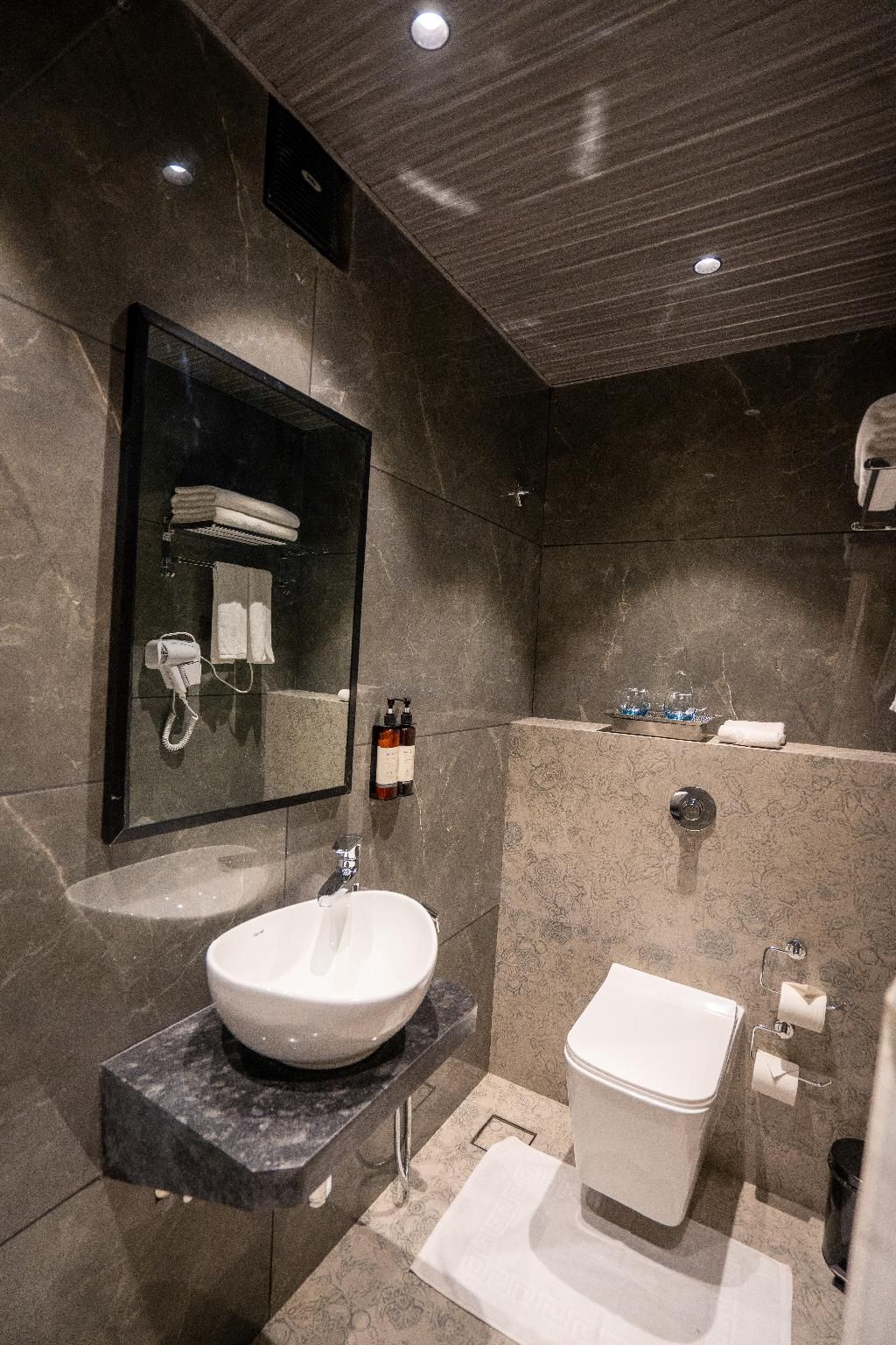 Regenta Place Igatpuri Deluxe Room With Balcony 3