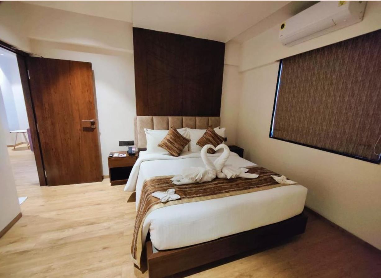 Club Room with Balcony