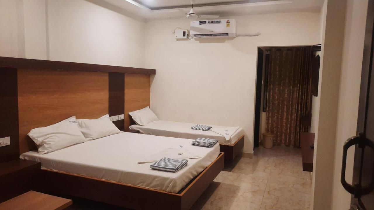 Deluxe Triple Room (AC)