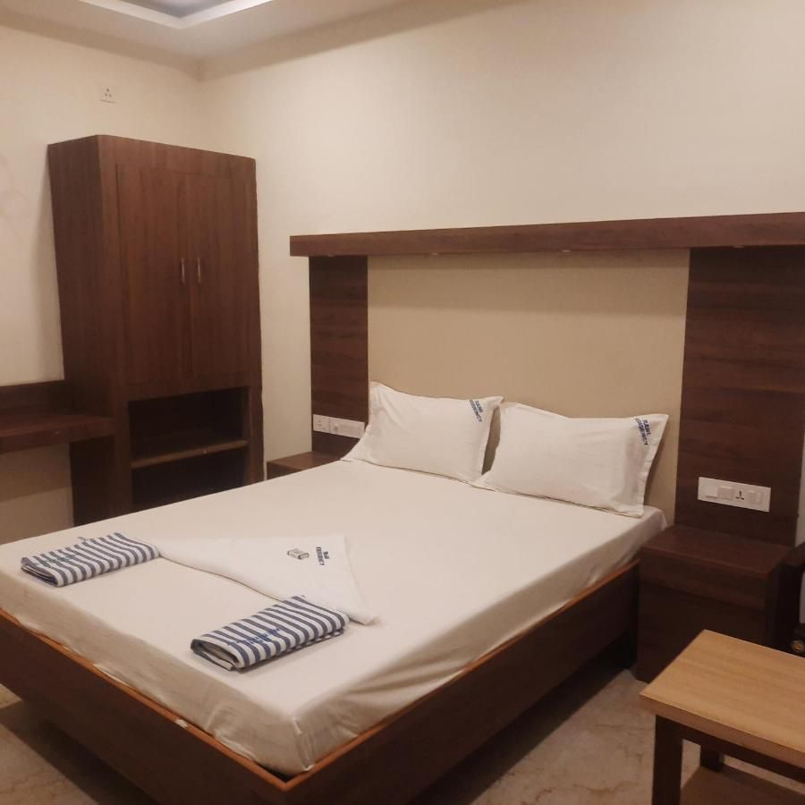 Rani Residency Deluxe Double Room (Non-AC)  2