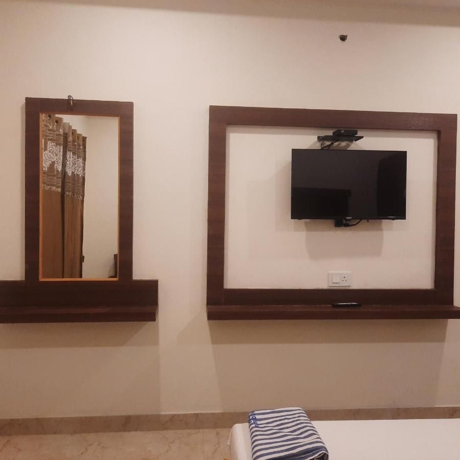 Deluxe Triple Room (Non-AC) 