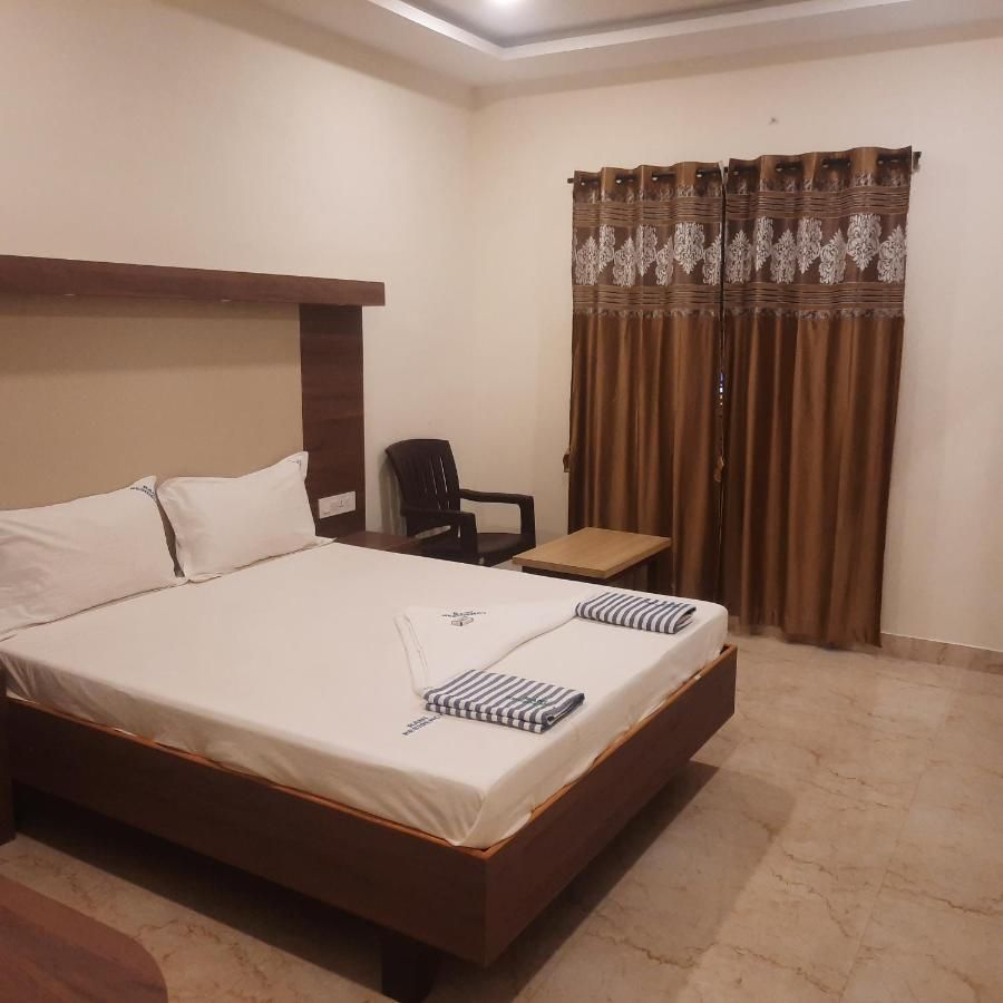 Deluxe Double Room (AC) 