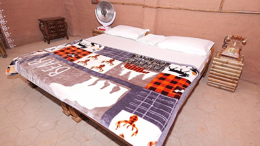 LUXURY MUD HOUSE (COUPLE FRIENDLY)
