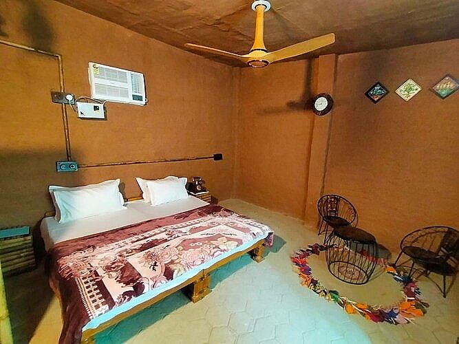 MUD HOUSE (FAMILY PACKAGE)