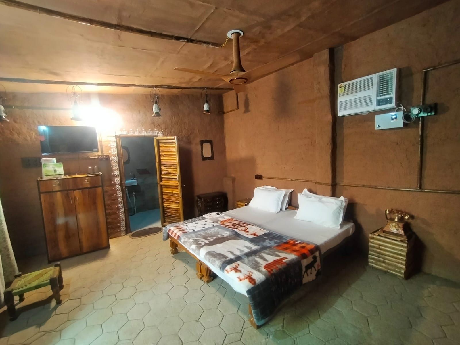 FAMILY ROOM (SPACIOUS AND LUXURY ROOMS)