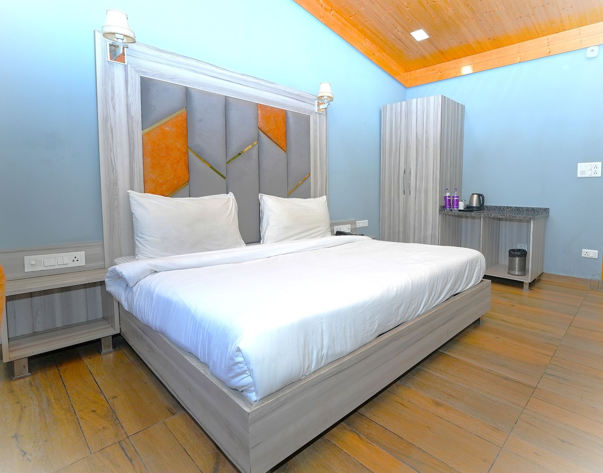 Executive Valley view with Private Balcony