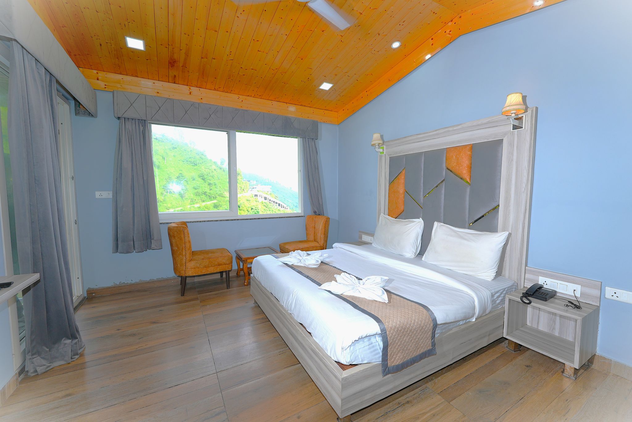 Executive Valley view with Private Balcony