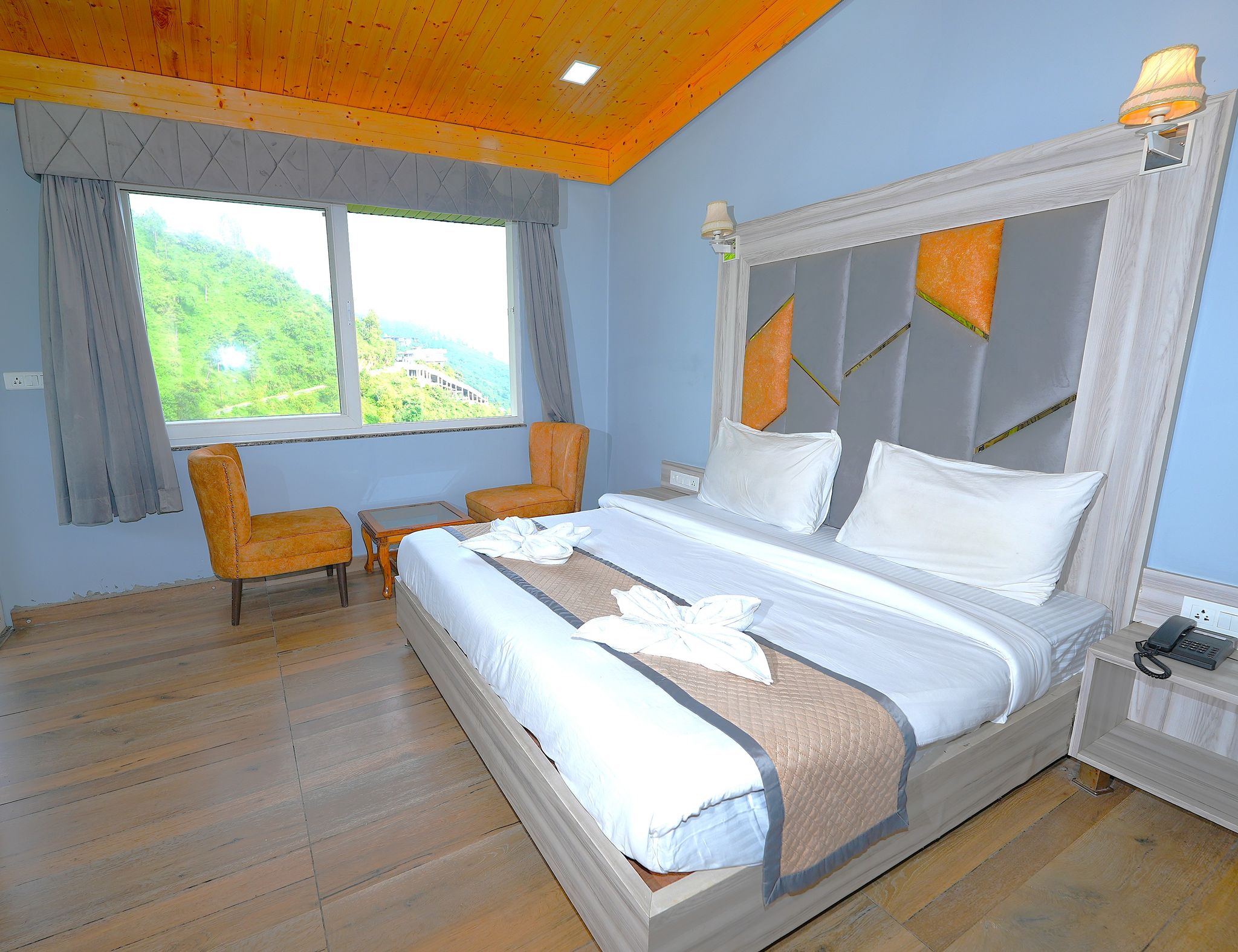 Executive Valley view with Private Balcony