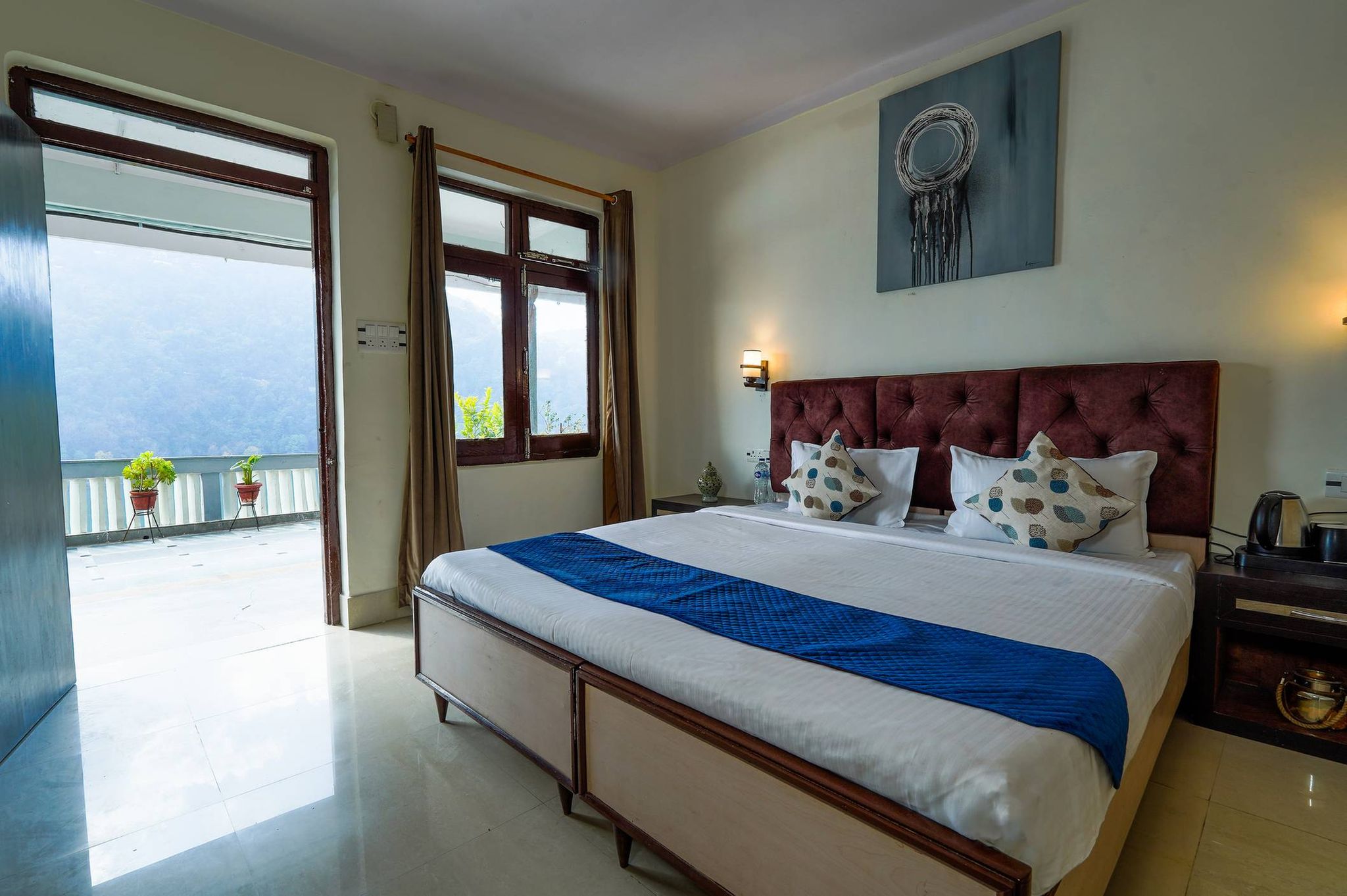 Deluxe Room (Lake View)