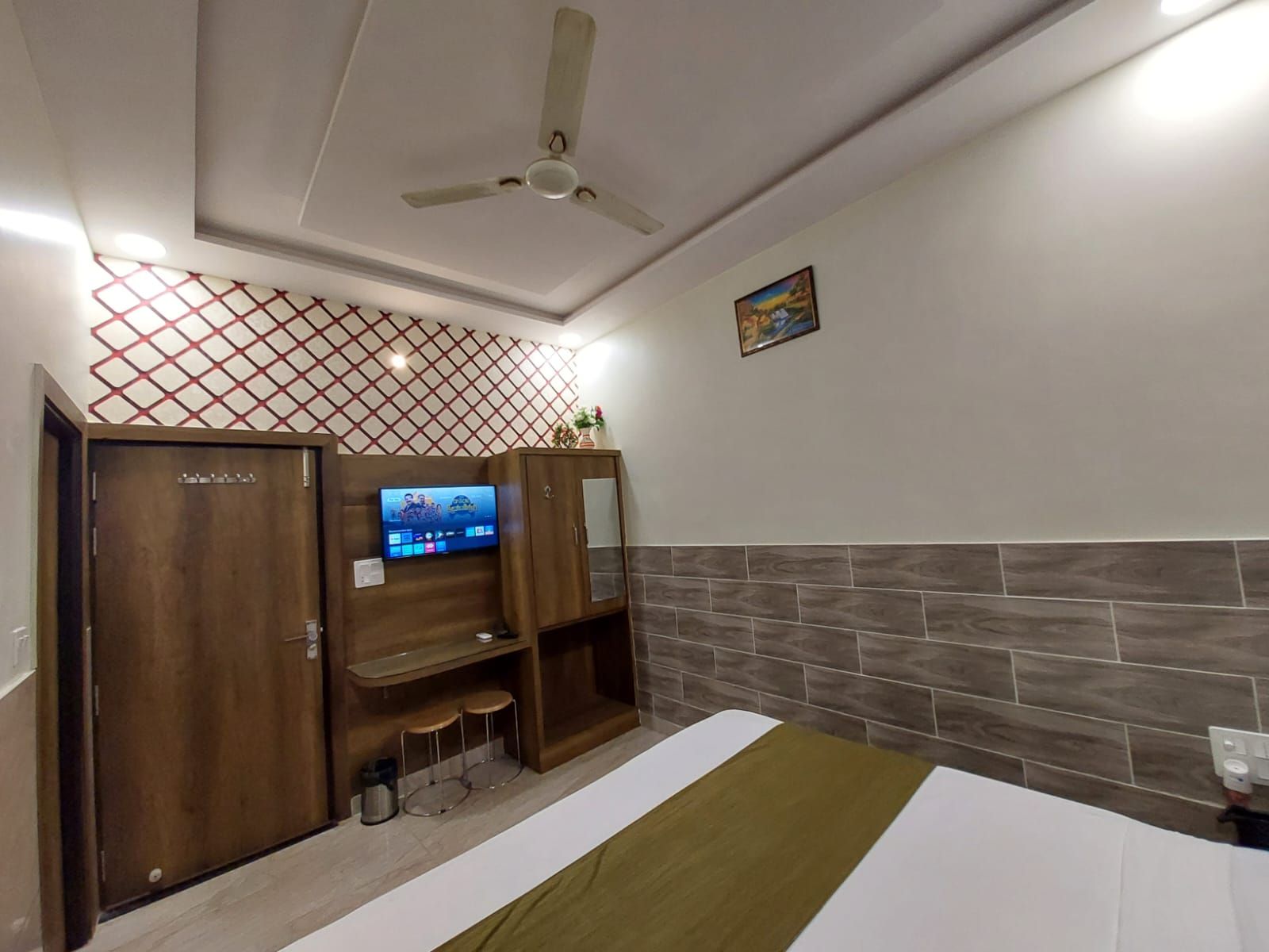 Taj Nice Point By Taj Sunrise Group Deluxe Room 2