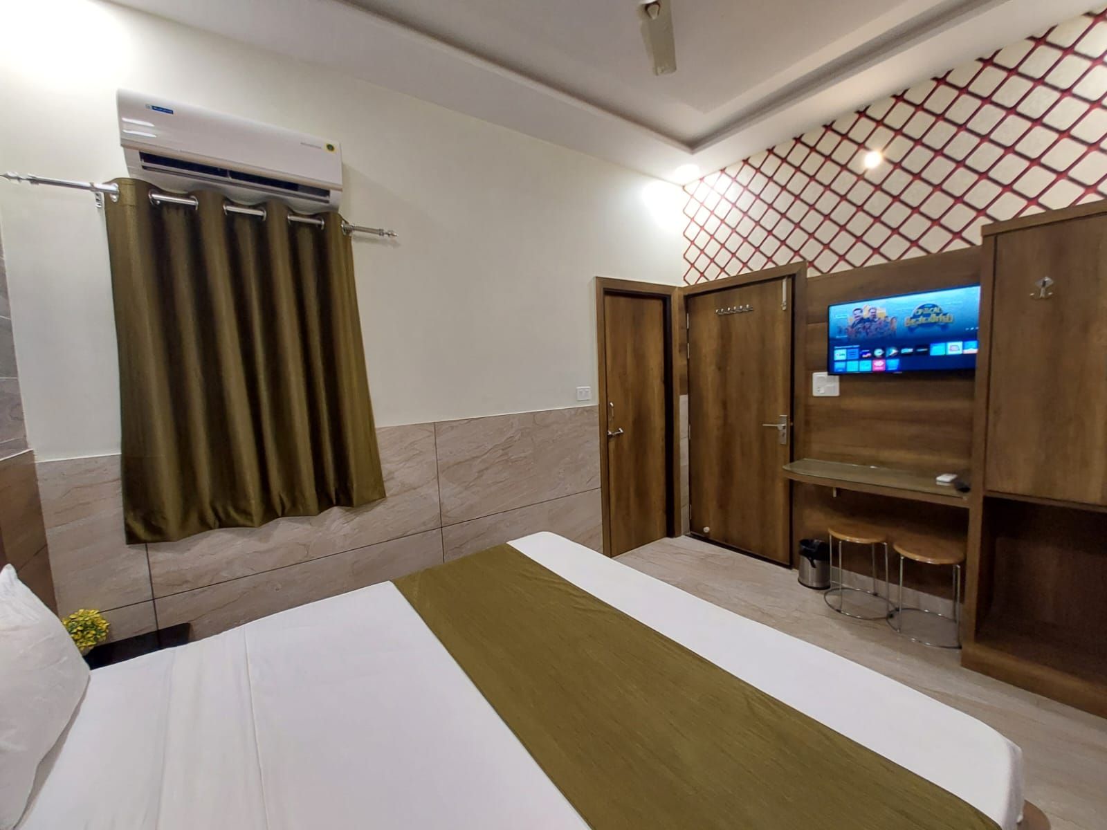 Taj Nice Point By Taj Sunrise Group Deluxe Room 9