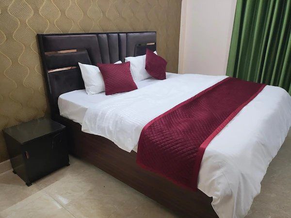 Hotel Vrindavan Deluxe Double Room 7