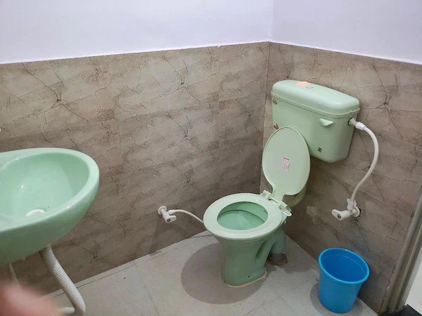 Hotel Vrindavan Deluxe Double Room 8