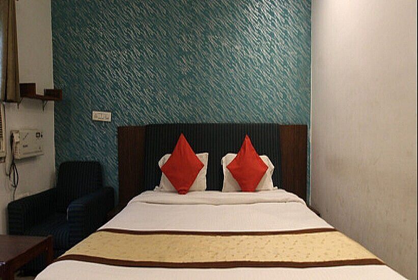 Hotel Monarch Inn Deluxe Room