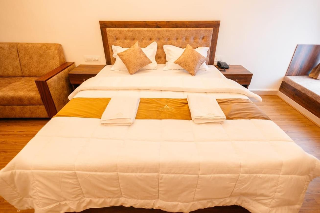 Uptown Suites Executive Room - Non AC 5