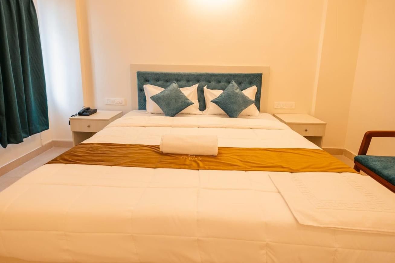 Uptown Suites Executive Room - Non AC 6