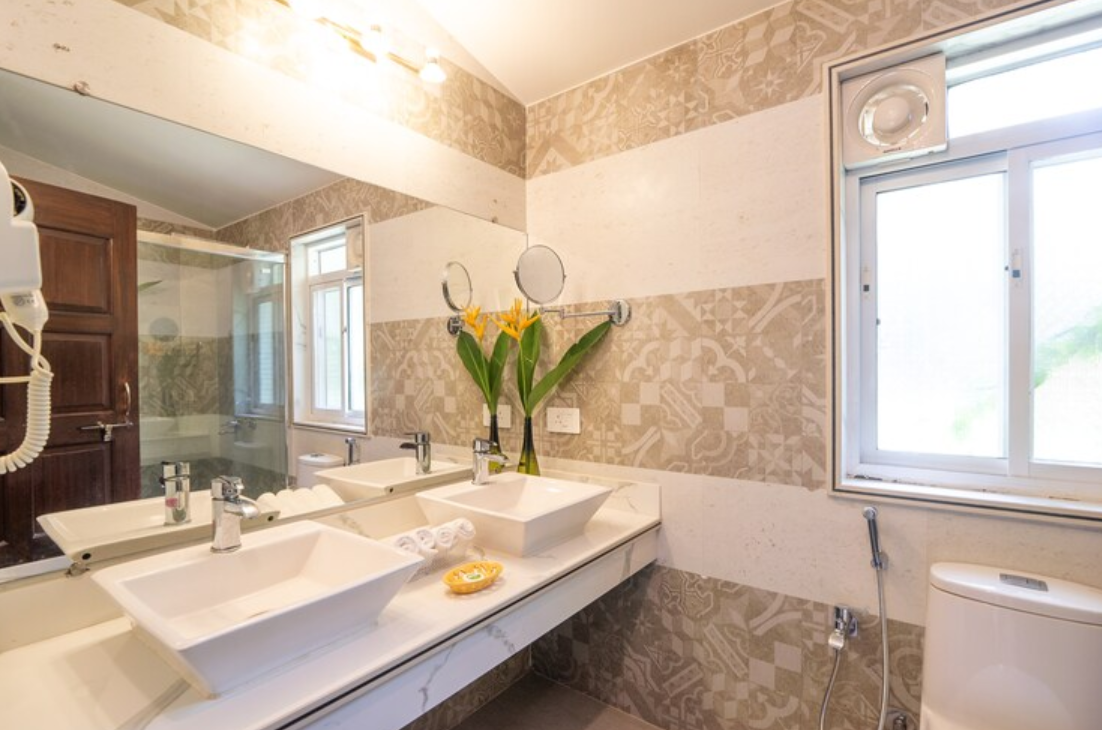 Vintage with Hot Tub