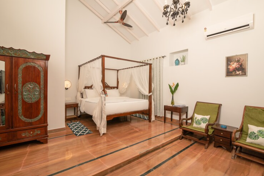 Vintage with Hot Tub