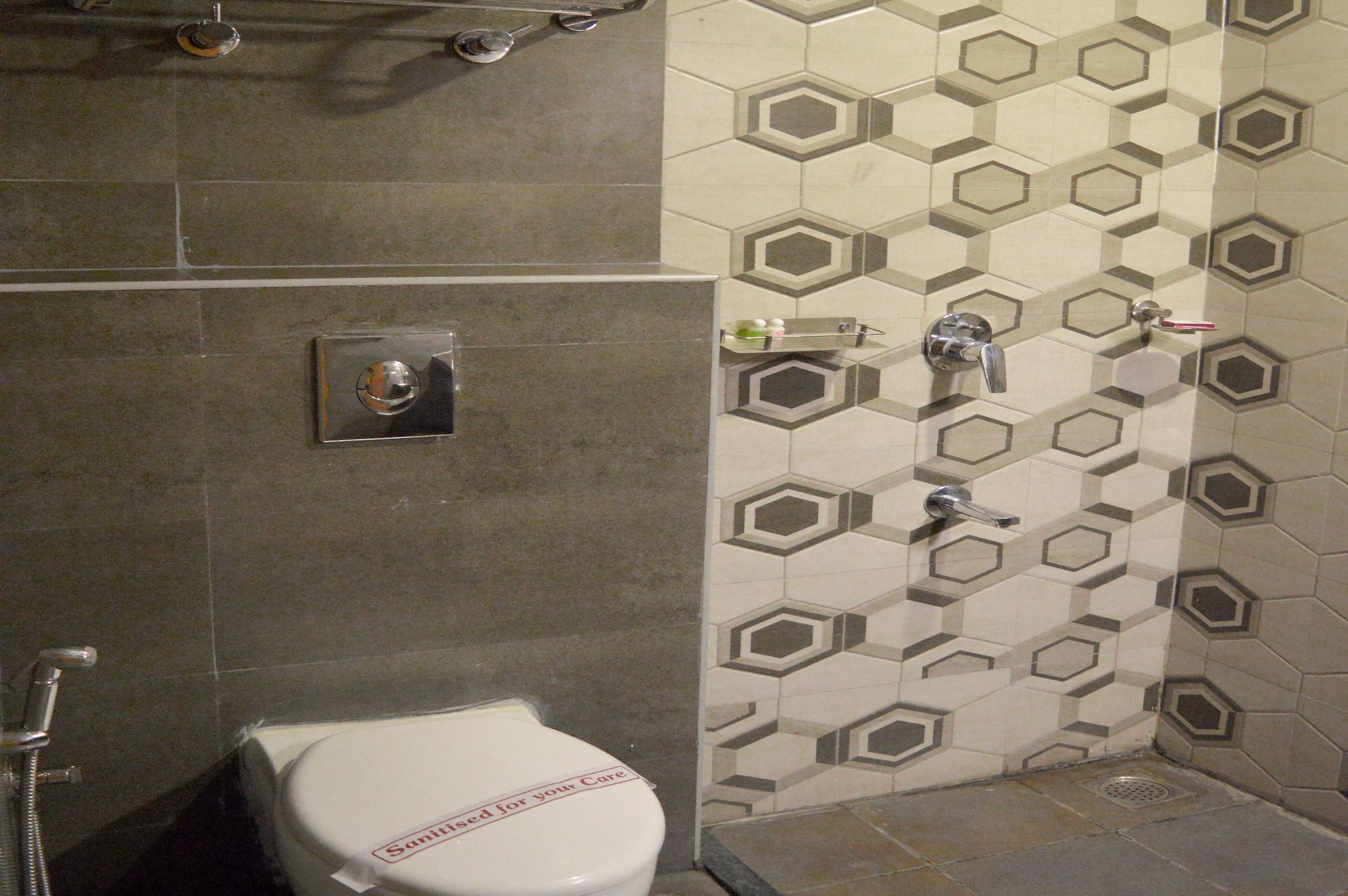 Savoury Business Hotel Deluxe Room 14