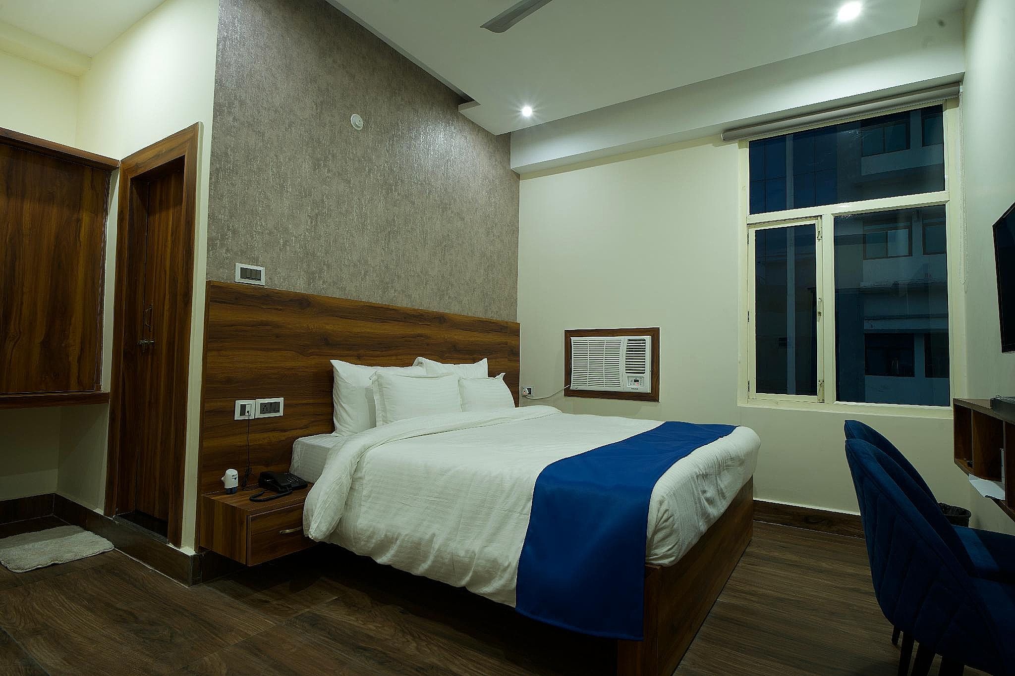 Hotel Dolphin Club Deluxe Room 4