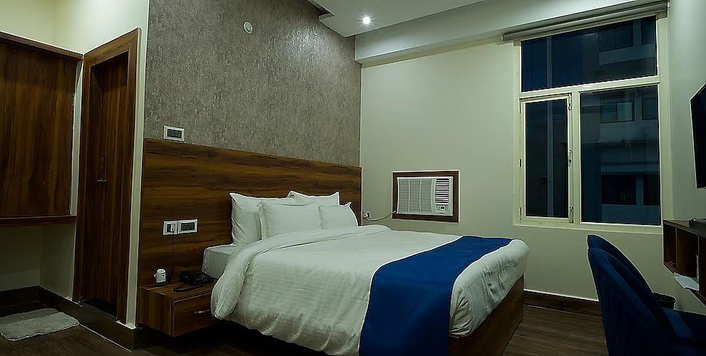 Hotel Dolphin Club Deluxe Room 2