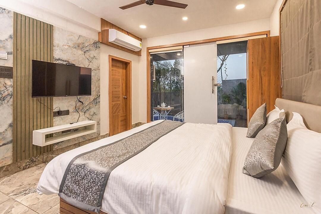 Luxury Suite with Private Pool