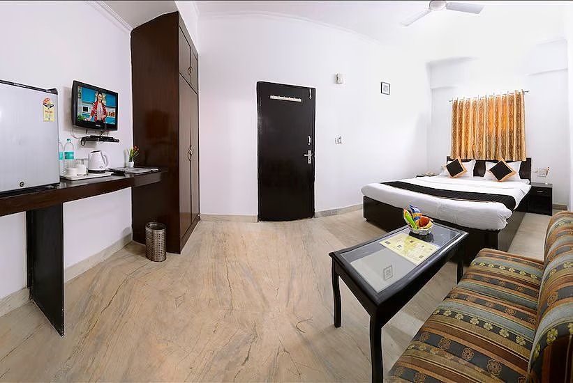 Hotel The First By Goyal Hoteliers Deluxe Double Bed Room 3