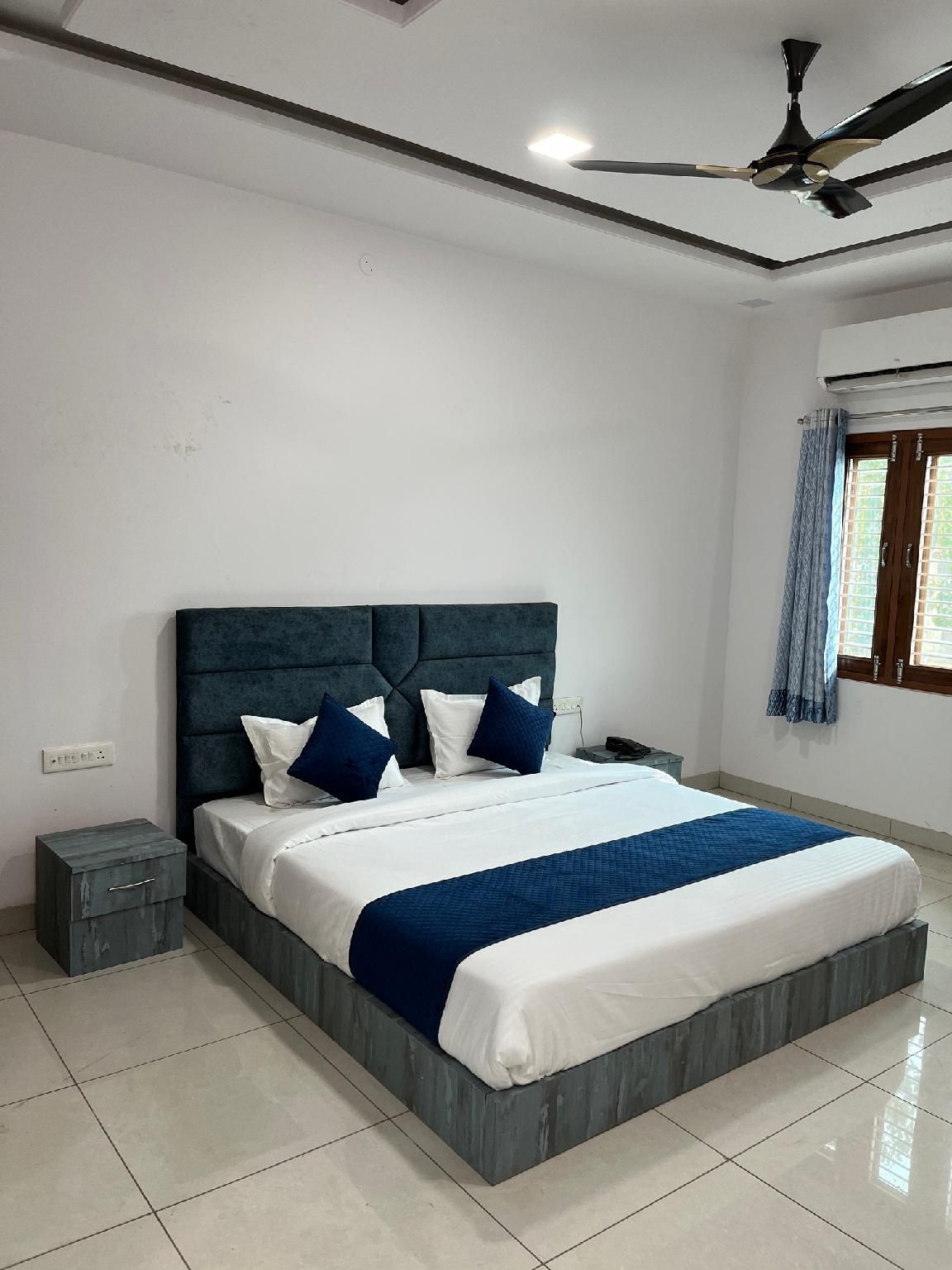 Surya Inn Super Deluxe Room 4