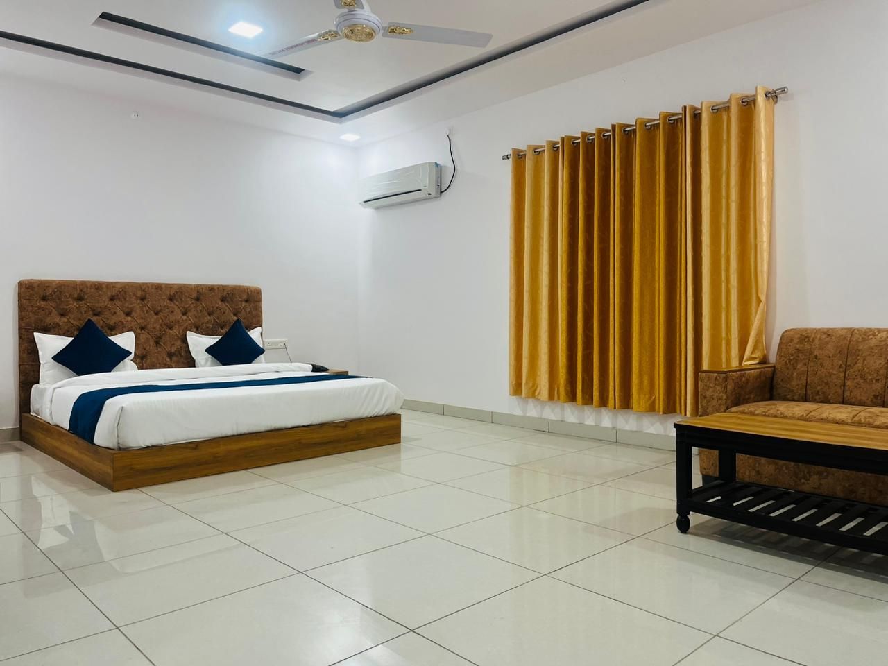 Surya Inn Super Deluxe Room 5