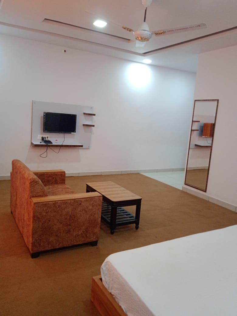 Surya Inn Deluxe Room 4